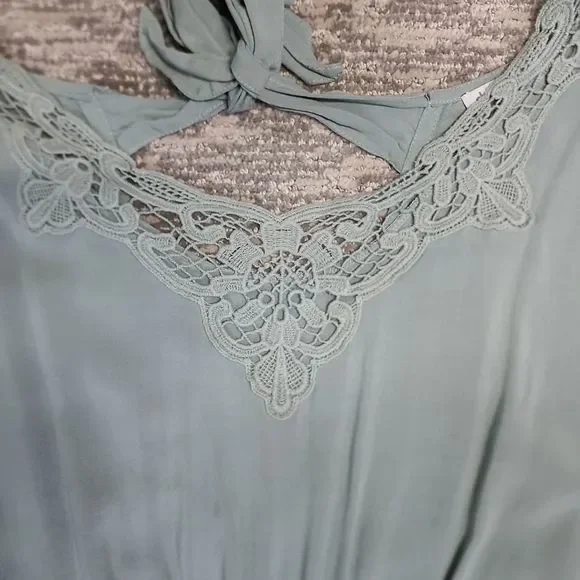 Shorts romper in sage green - Picture 9 of 12